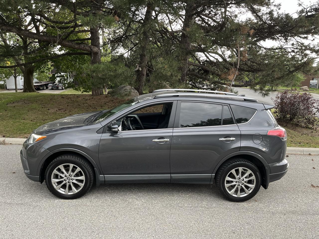 2017 Toyota RAV4  AWD PLATINUM-YES,....ONLY 37,368KMS.!!! 1 SENIOR OWNER Photo