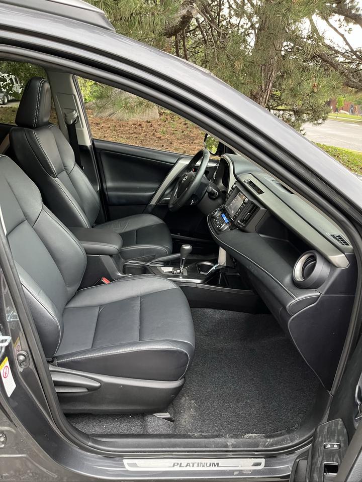 2017 Toyota RAV4  AWD PLATINUM-YES,....ONLY 37,368KMS.!!! 1 SENIOR OWNER Photo