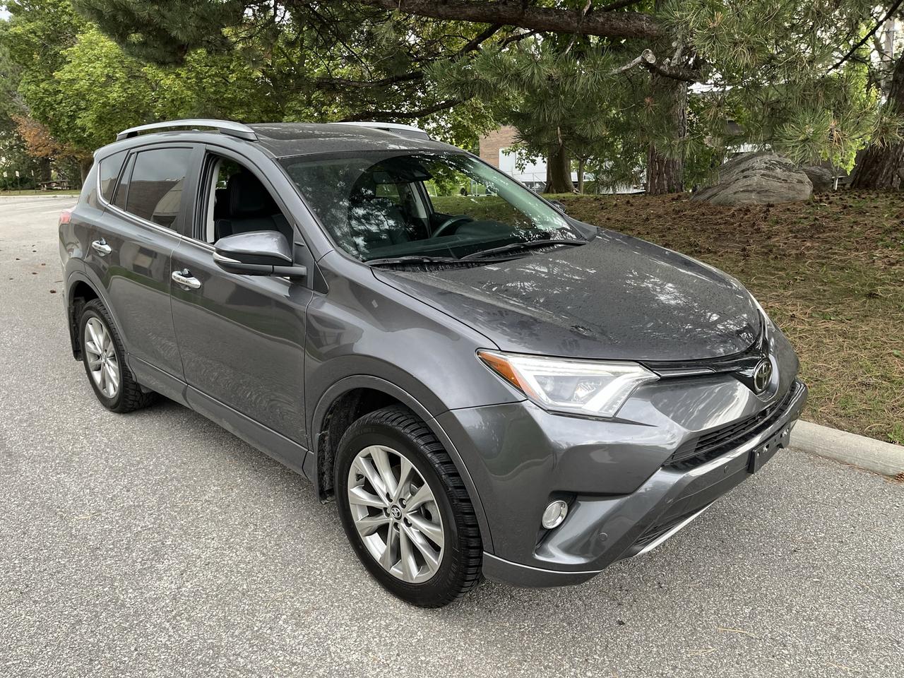 2017 Toyota RAV4  AWD PLATINUM-YES,....ONLY 37,368KMS.!!! 1 SENIOR OWNER - Photo #1