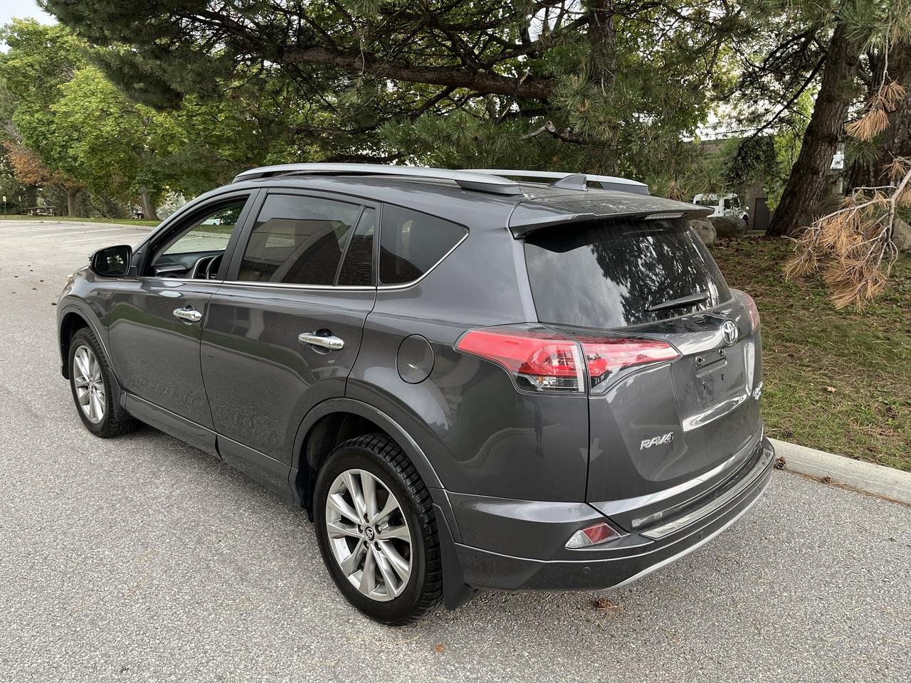2017 Toyota RAV4  AWD PLATINUM-YES,....ONLY 37,368KMS.!!! 1 SENIOR OWNER Photo