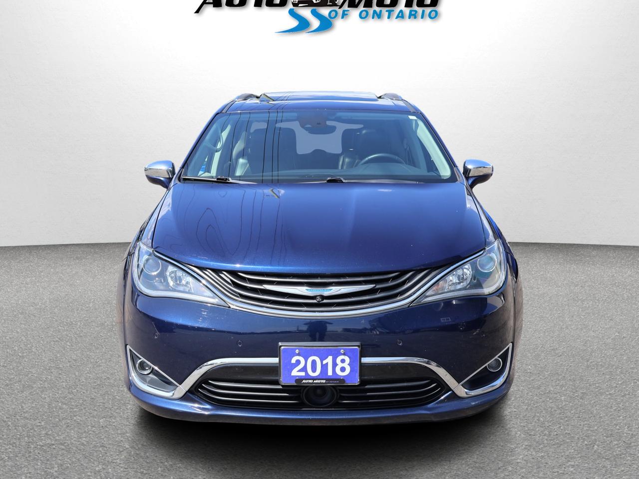 2018 Chrysler Pacifica Hybrid PLUG-IN HYBRID LIMITED *2ND WINTER* CAMERA NAV BLUETOOTH LEATHER HEATED SEATS PANO ROOF CRUISE ALLOYS Photo1