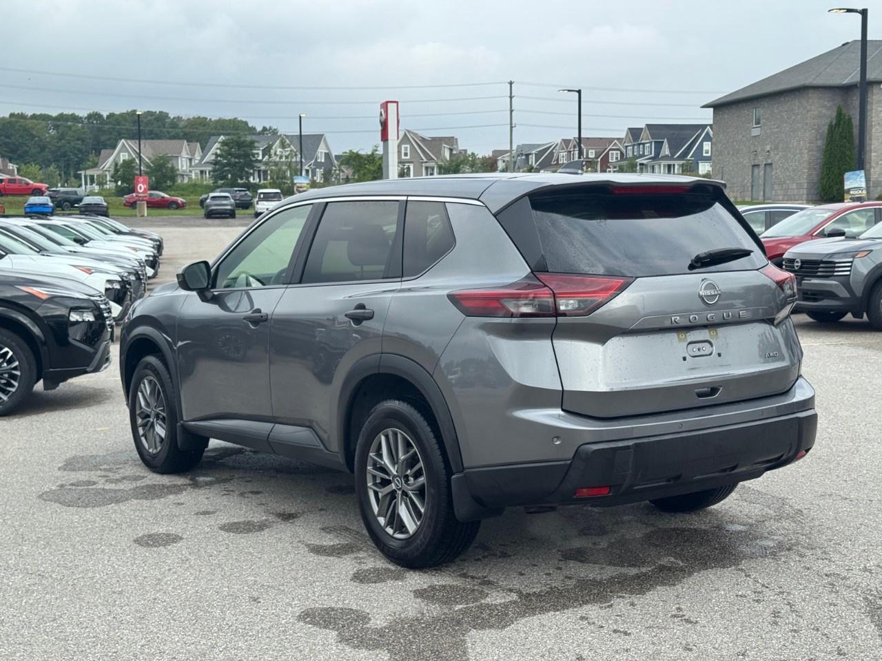 2024 Nissan Rogue AWD S Photo4