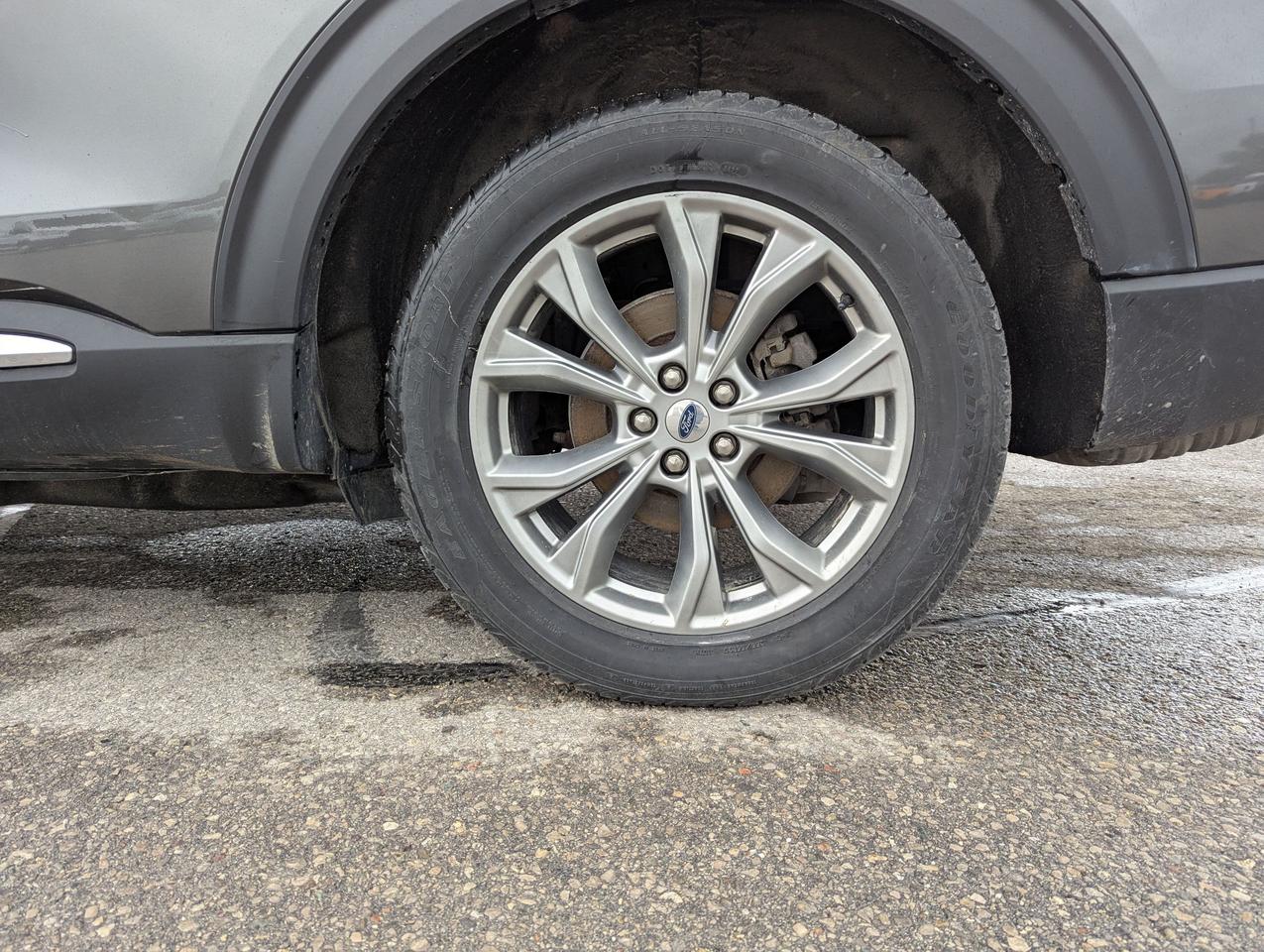 2020 Ford Explorer XLT 4WD Photo