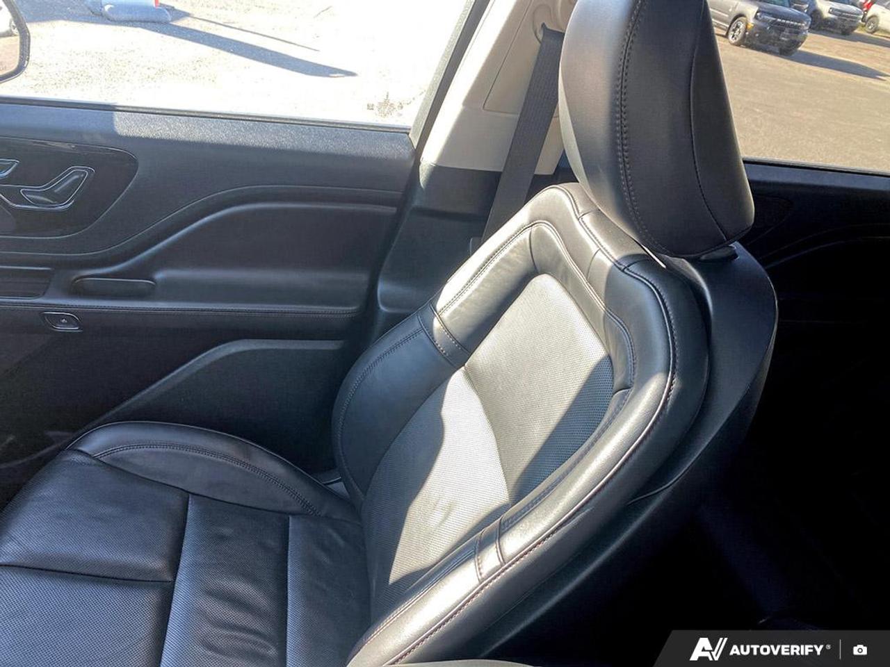 2023 Lincoln Aviator Reserve POWER MOONROOF | LEATHER | HEATED SEATS Photo