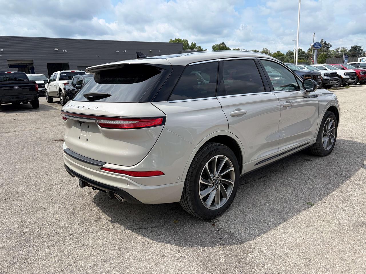 2023 Lincoln Corsair Grand Touring AWD Photo4