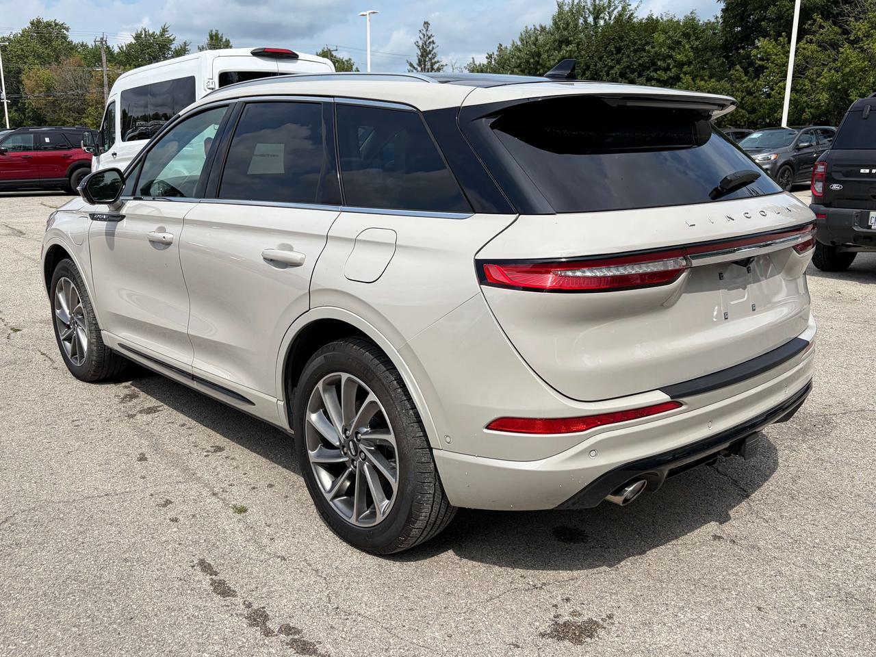 2023 Lincoln Corsair Grand Touring AWD Photo2