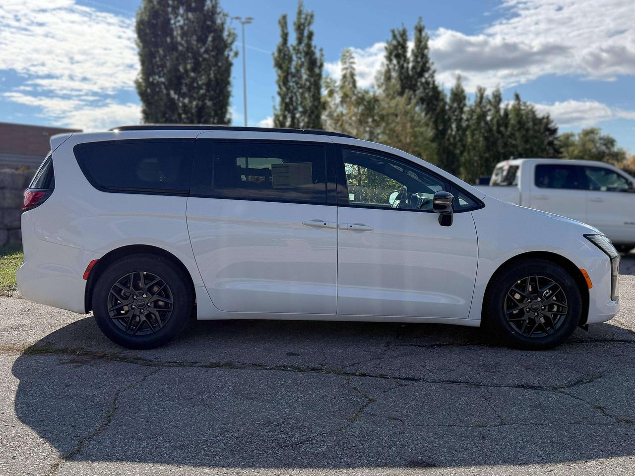 2027 Chrysler Pacifica Select FWD Photo