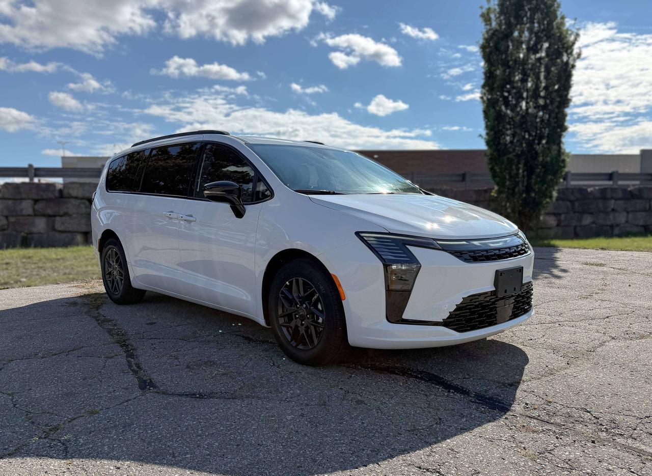 2027 Chrysler Pacifica Select FWD Photo