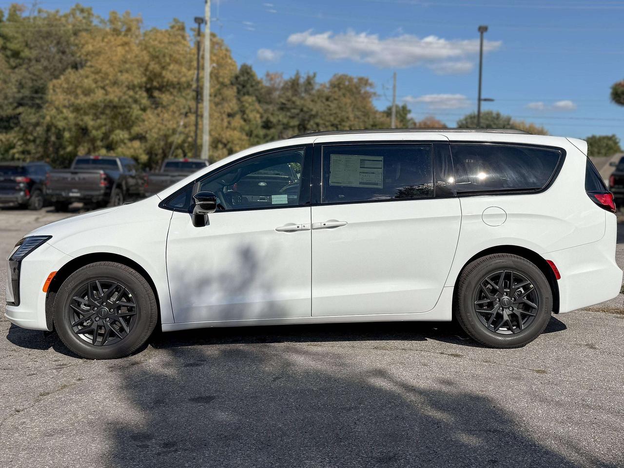 2027 Chrysler Pacifica Select FWD Photo