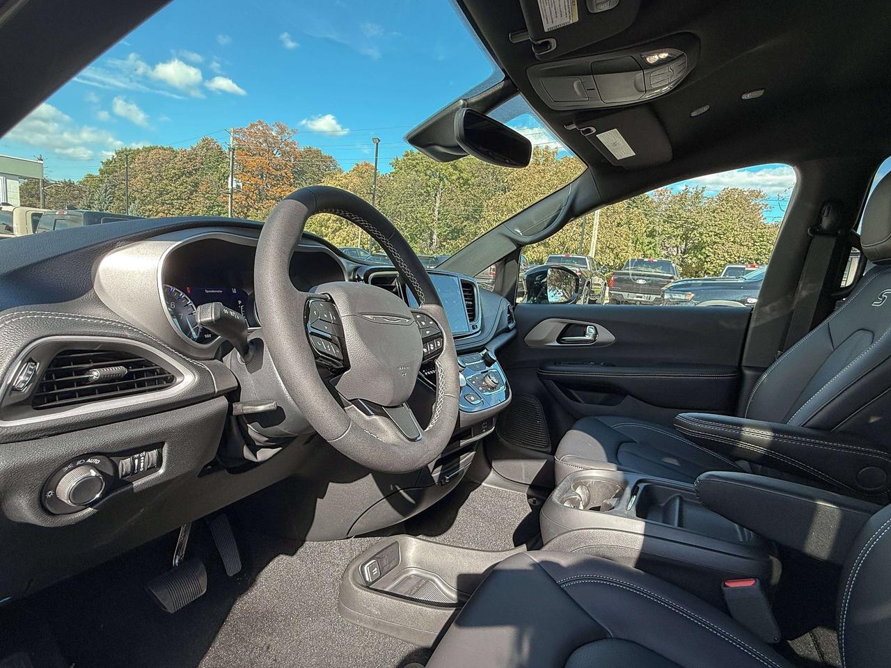 2027 Chrysler Pacifica Select FWD Photo