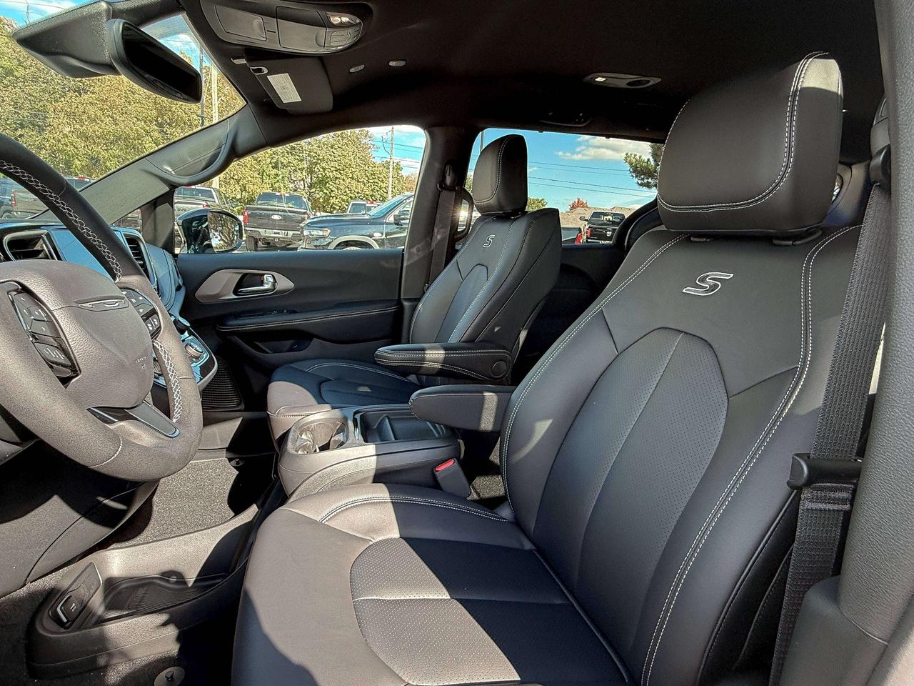2027 Chrysler Pacifica Select FWD Photo