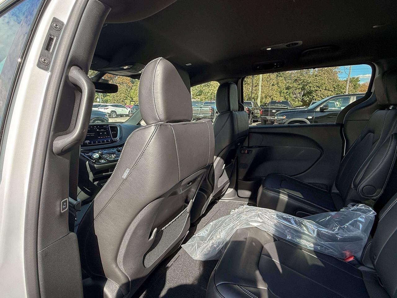 2027 Chrysler Pacifica Select FWD Photo