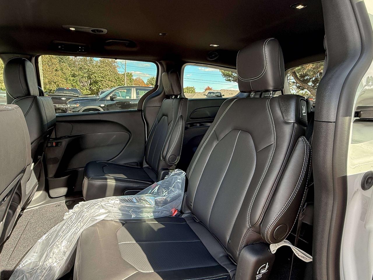 2027 Chrysler Pacifica Select FWD Photo