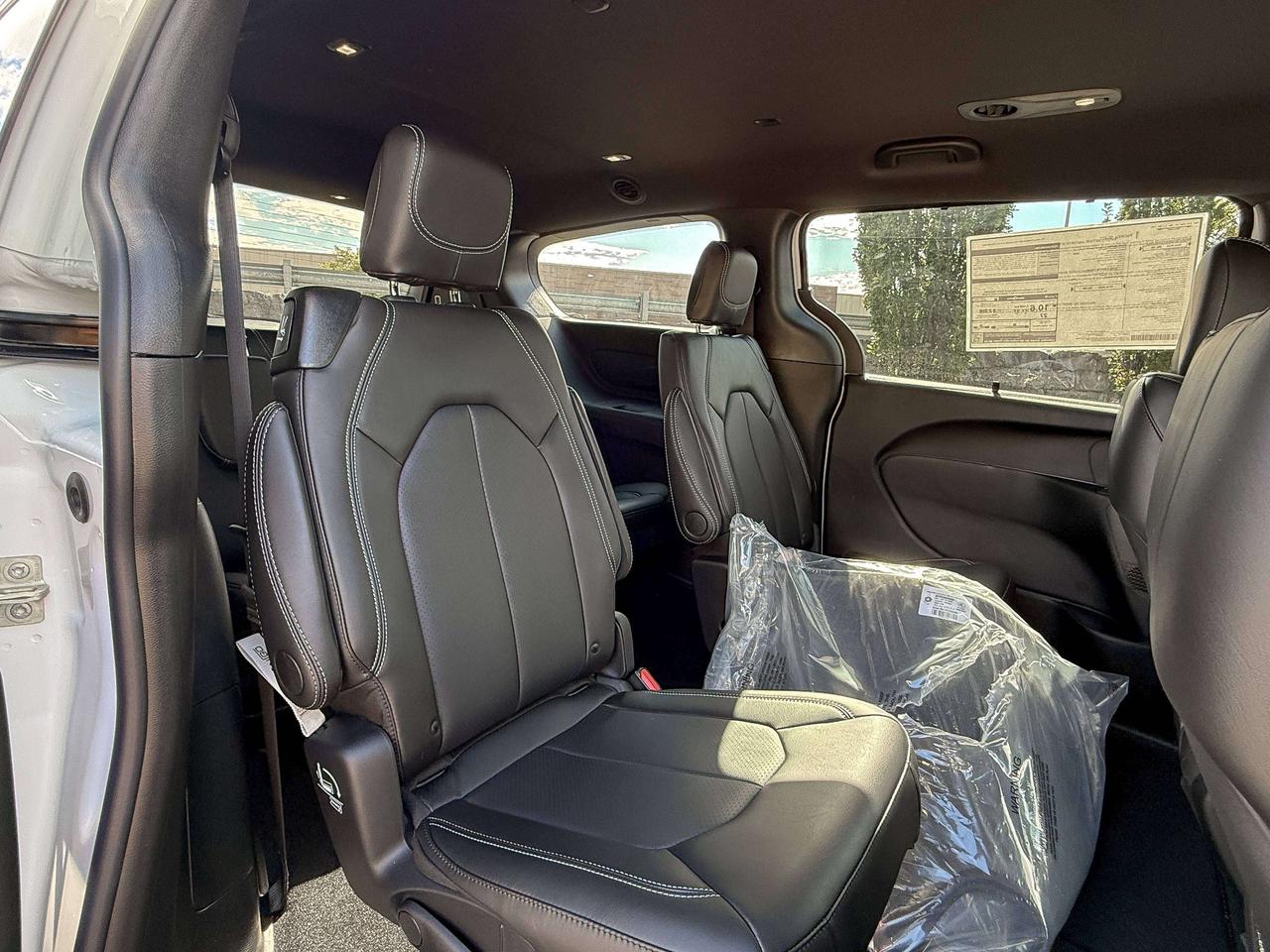 2027 Chrysler Pacifica Select FWD Photo