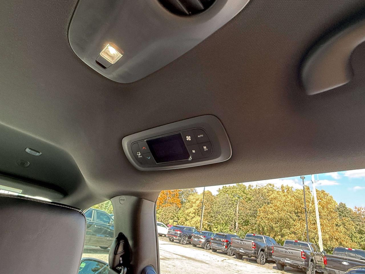 2027 Chrysler Pacifica Select FWD Photo