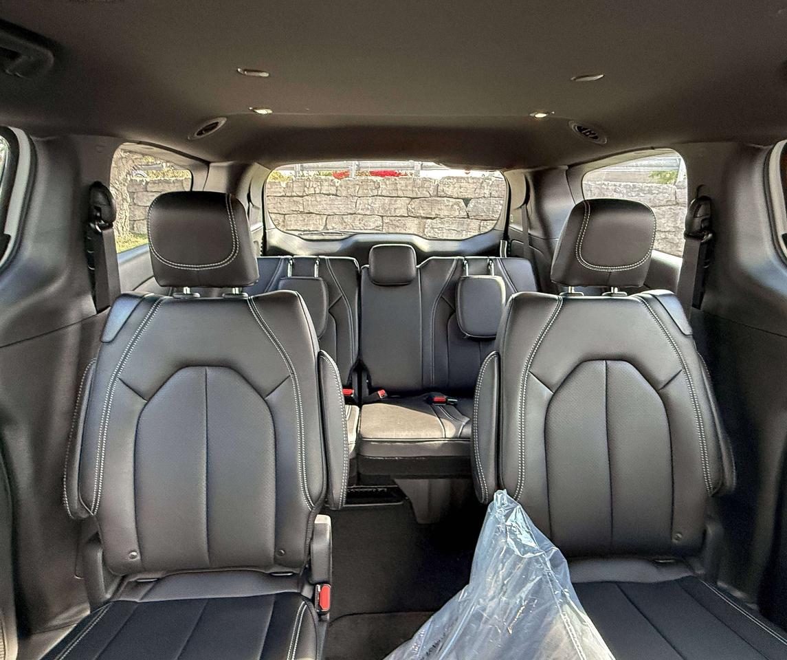 2027 Chrysler Pacifica Select FWD Photo