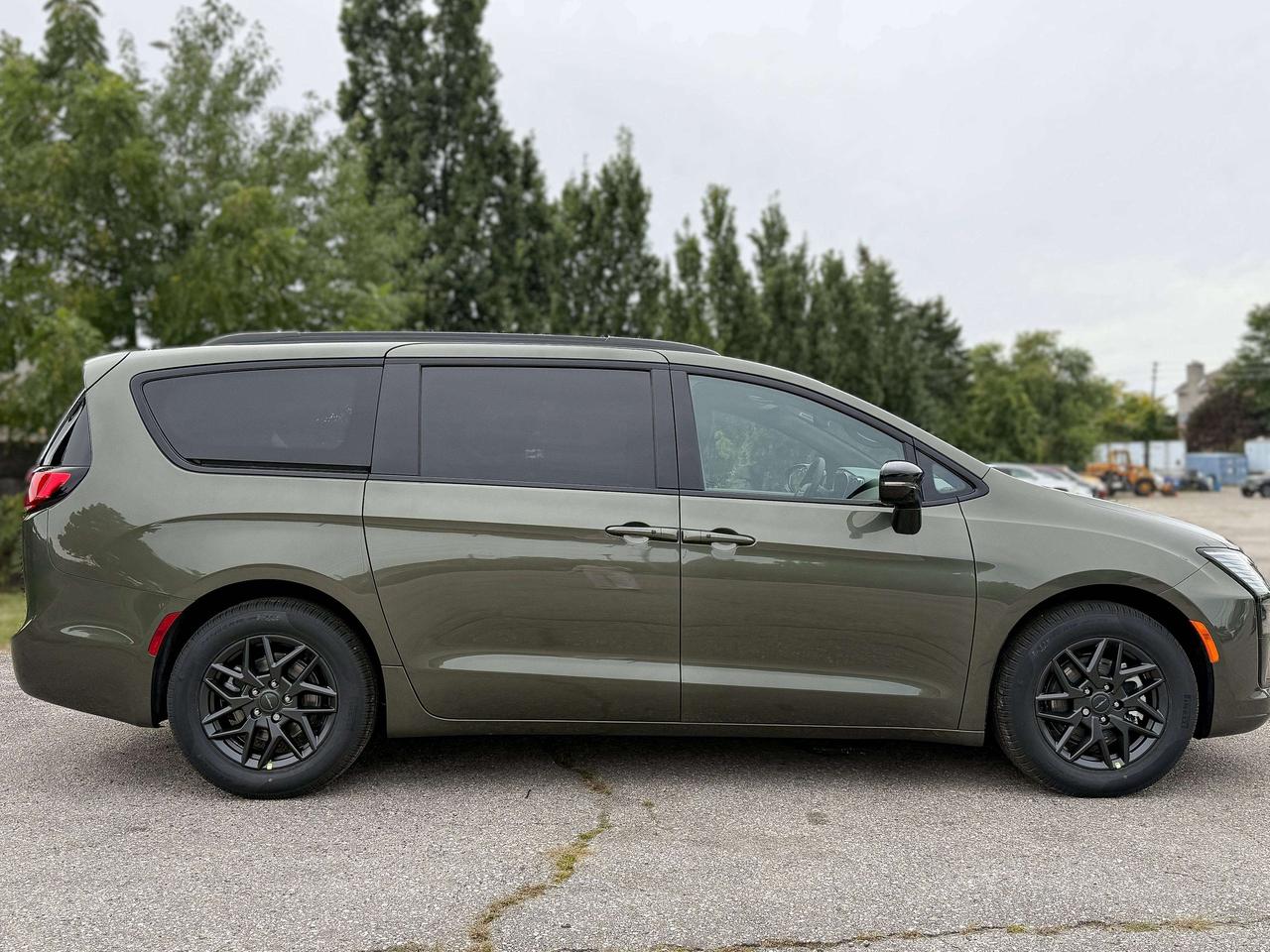 2027 Chrysler Pacifica Select FWD Photo