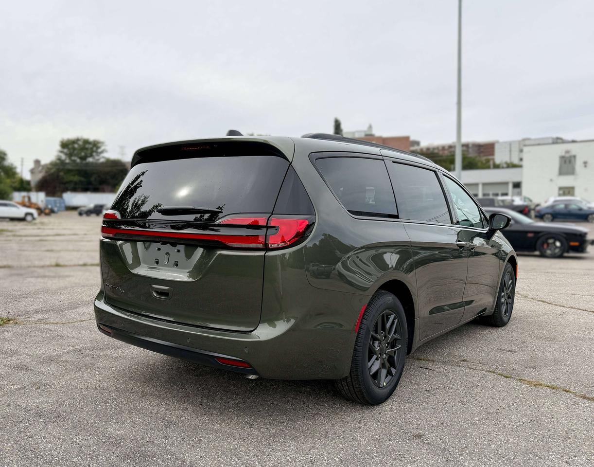 2027 Chrysler Pacifica Select FWD Photo