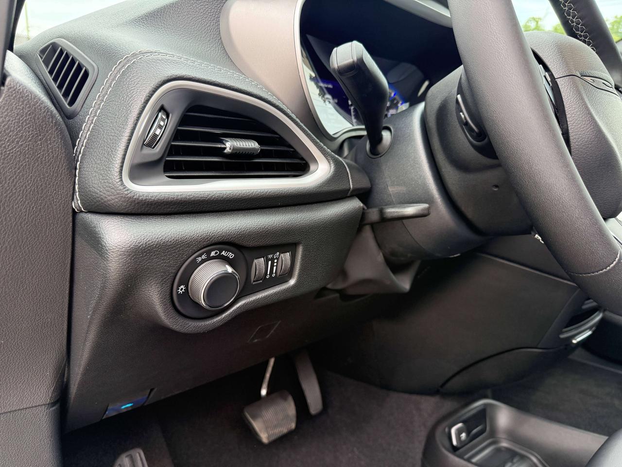2027 Chrysler Pacifica Select FWD Photo