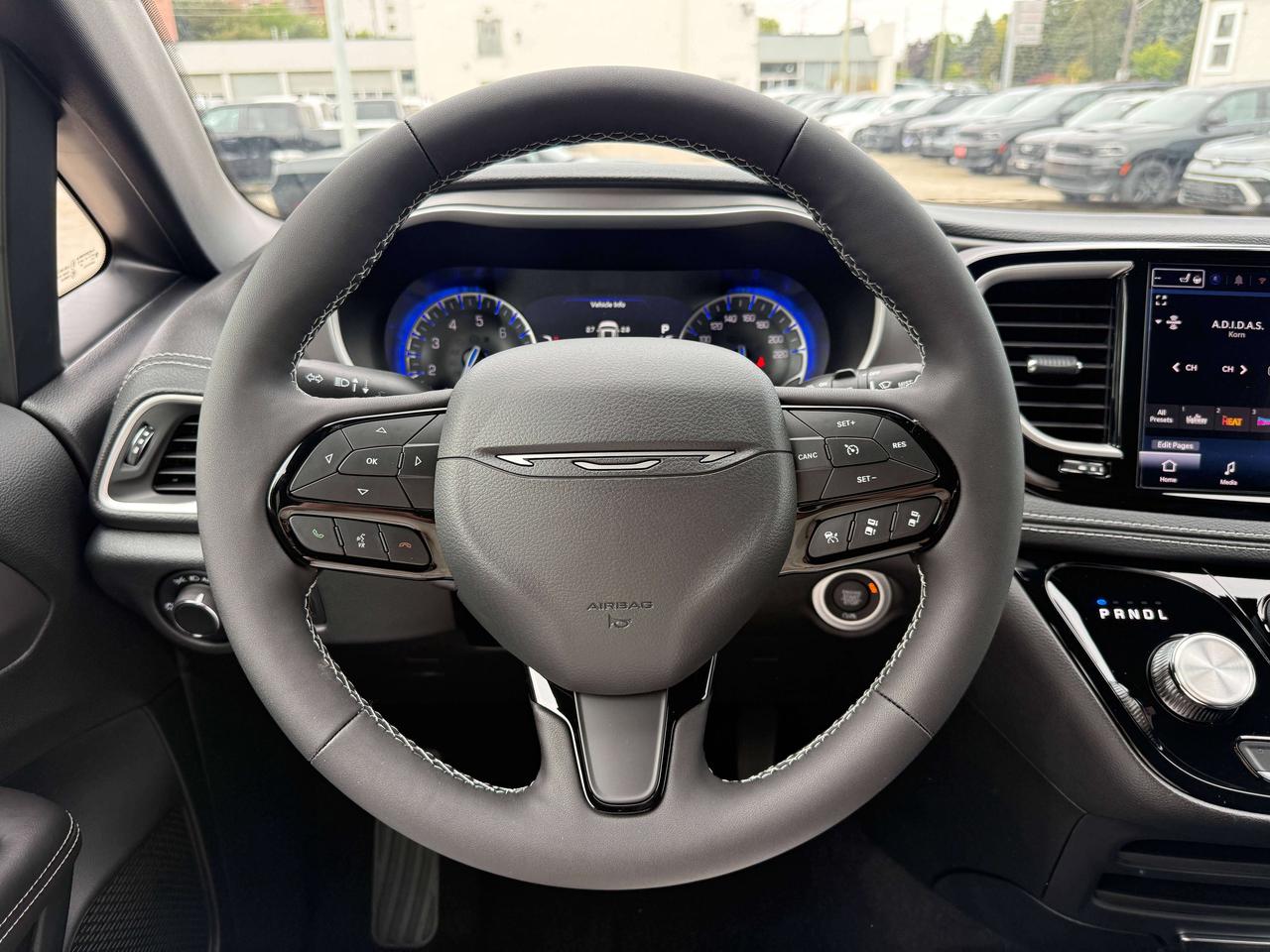 2027 Chrysler Pacifica Select FWD Photo