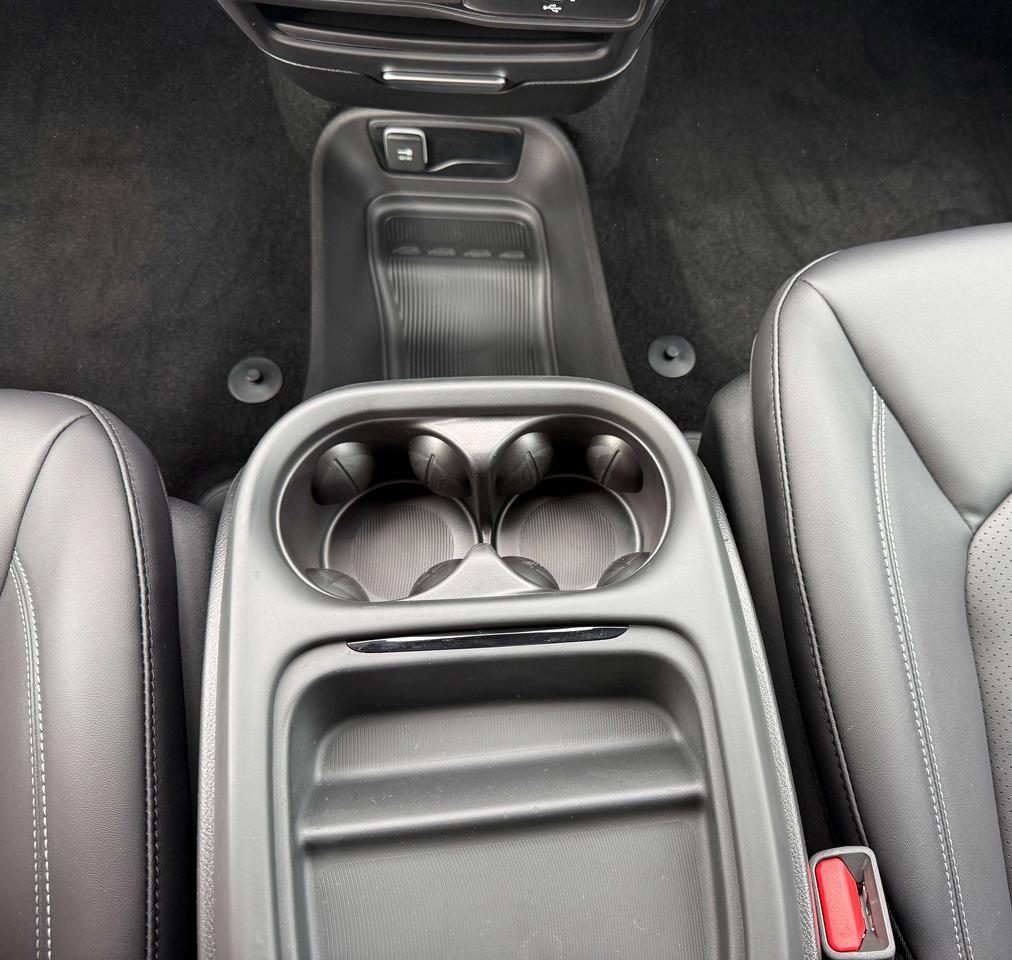 2027 Chrysler Pacifica Select FWD Photo