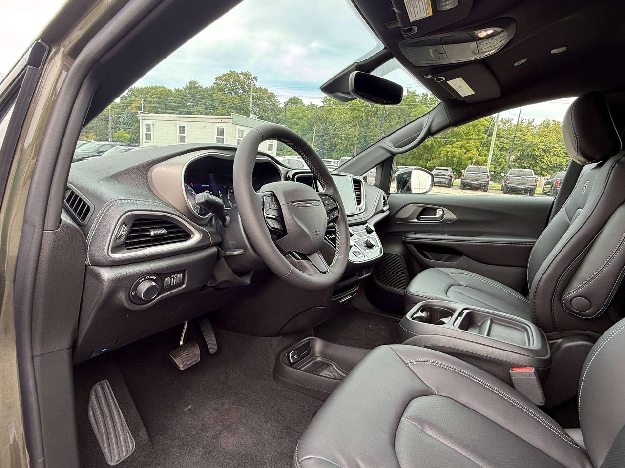 2027 Chrysler Pacifica Select FWD Photo
