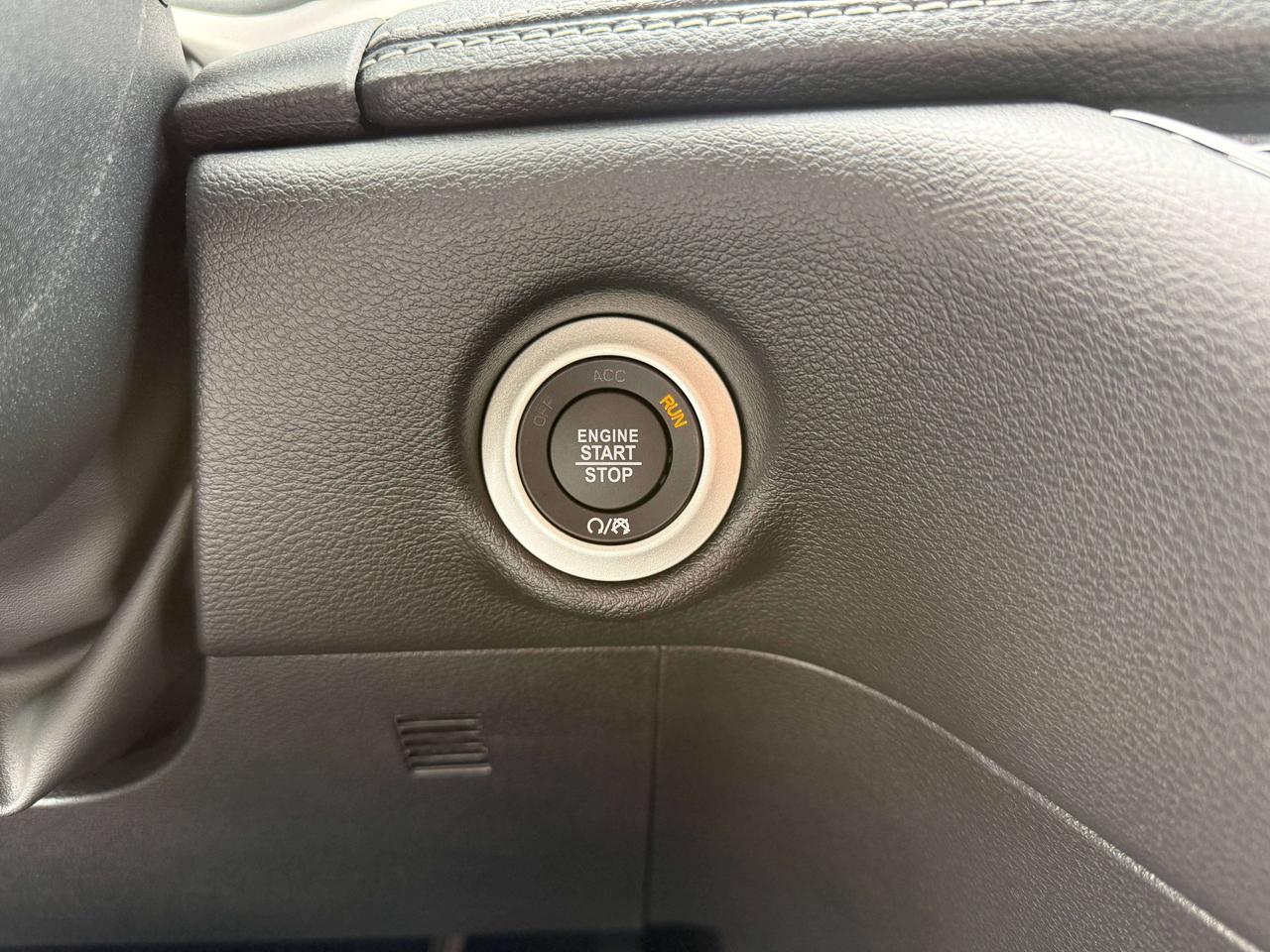 2027 Chrysler Pacifica Select FWD Photo