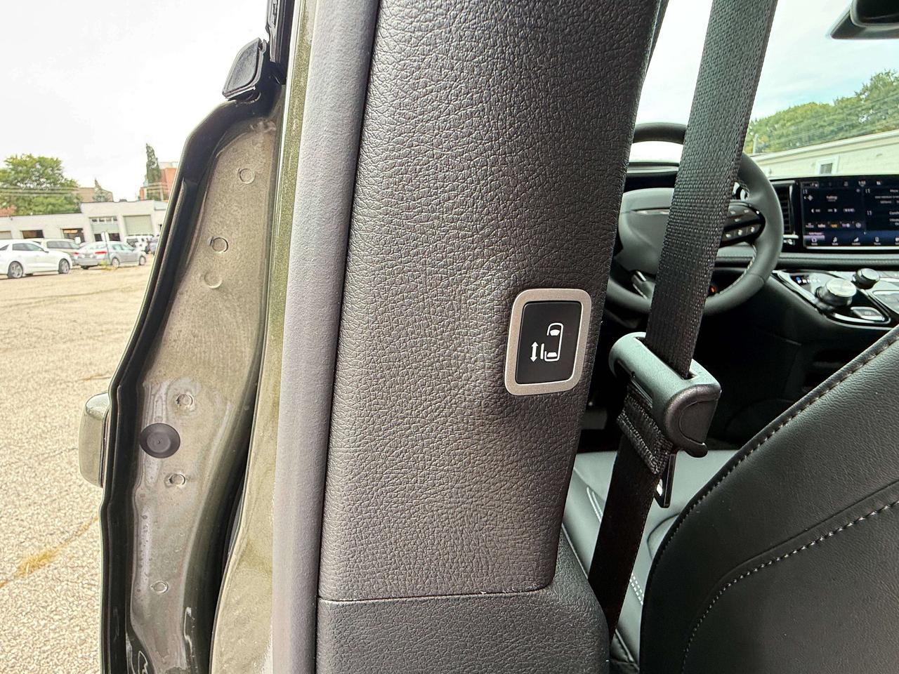 2027 Chrysler Pacifica Select FWD Photo