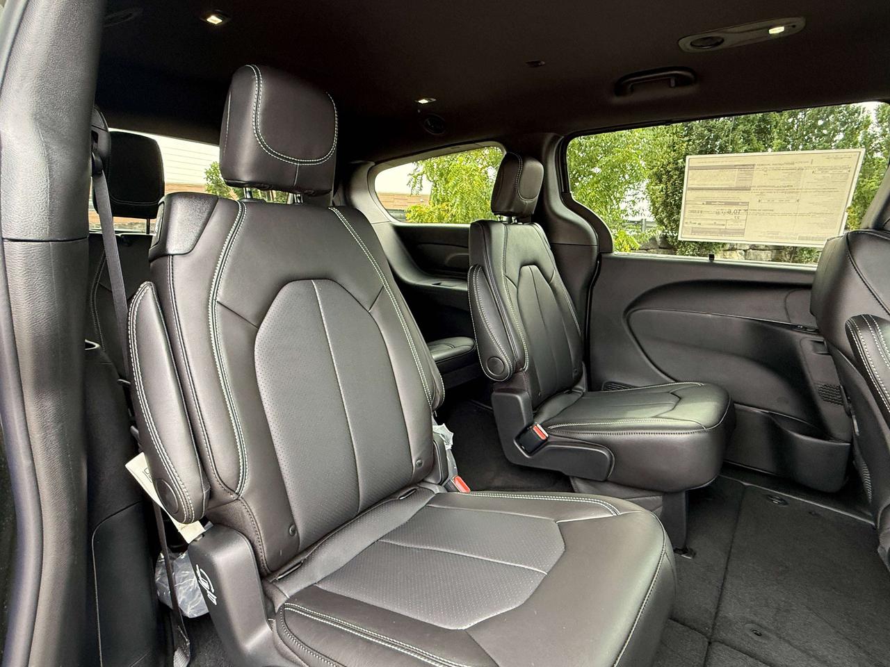 2027 Chrysler Pacifica Select FWD Photo