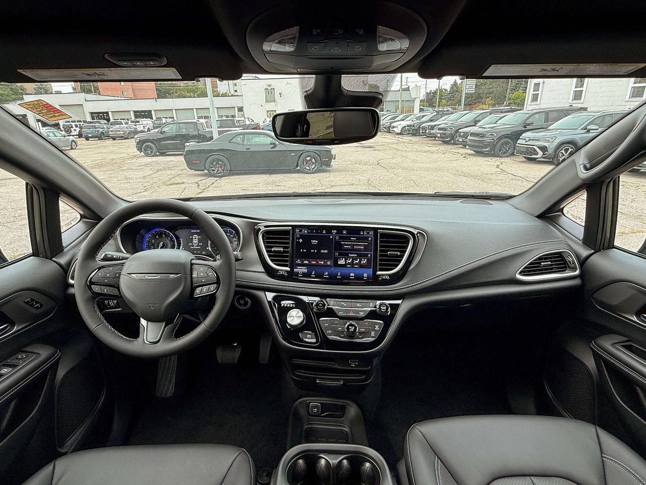 2027 Chrysler Pacifica Select FWD Photo