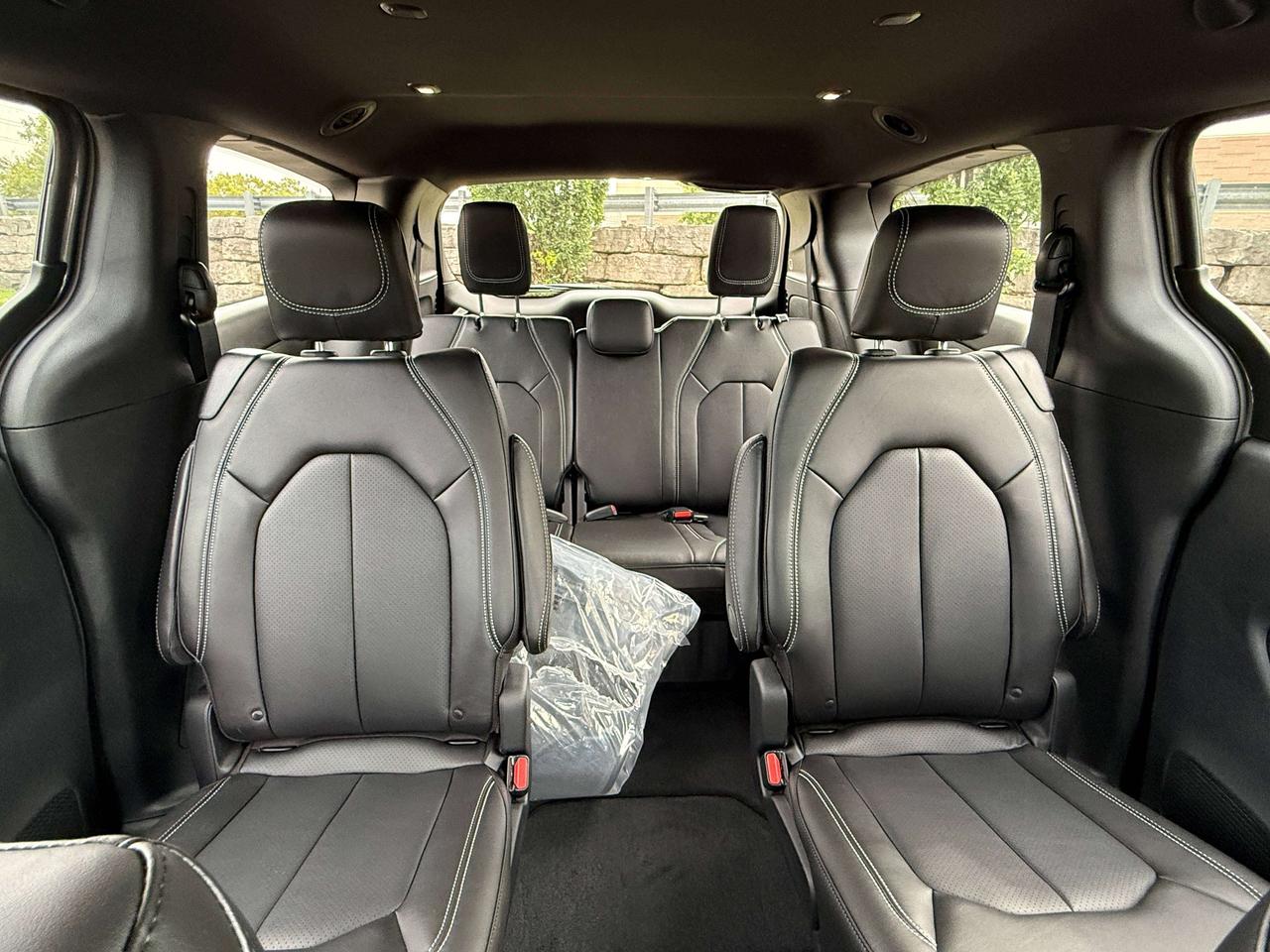2027 Chrysler Pacifica Select FWD Photo