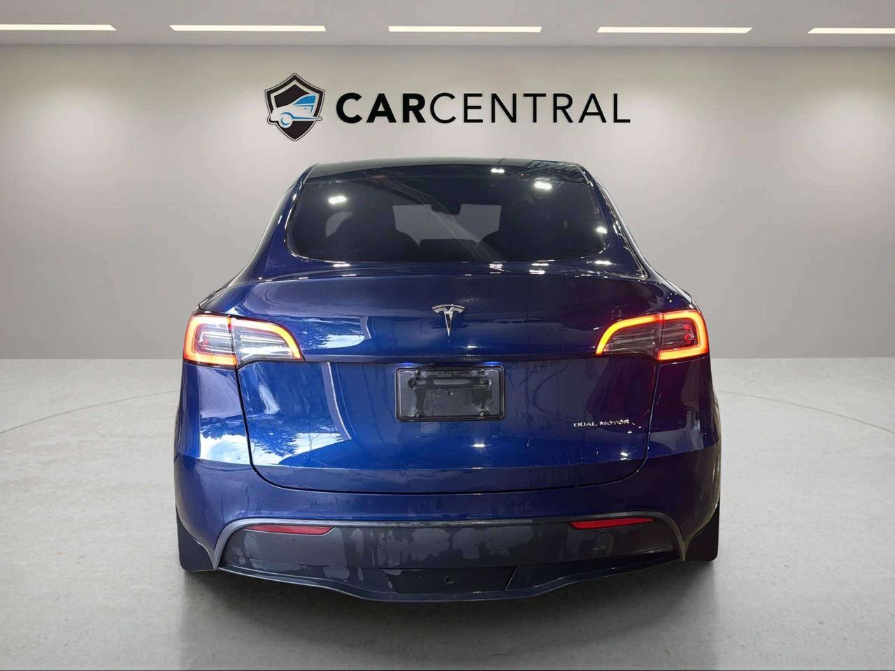 2024 Tesla Model Y LONG RANGE | CLEAN CARFAX| 1OWNER|GLASS ROOF| AWD Photo3