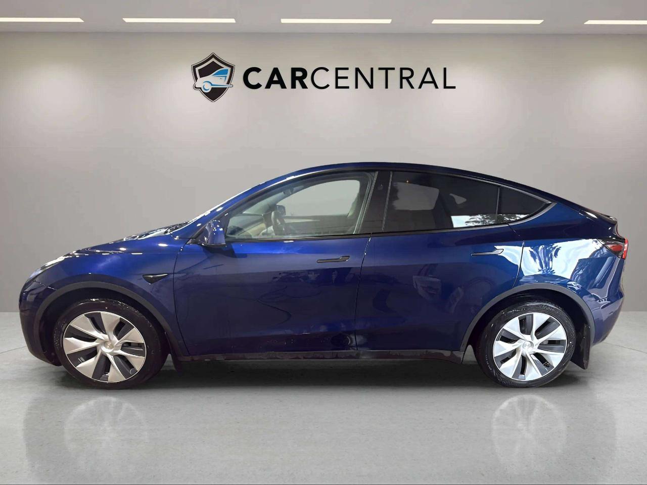 2024 Tesla Model Y LONG RANGE | CLEAN CARFAX| 1OWNER|GLASS ROOF| AWD Photo