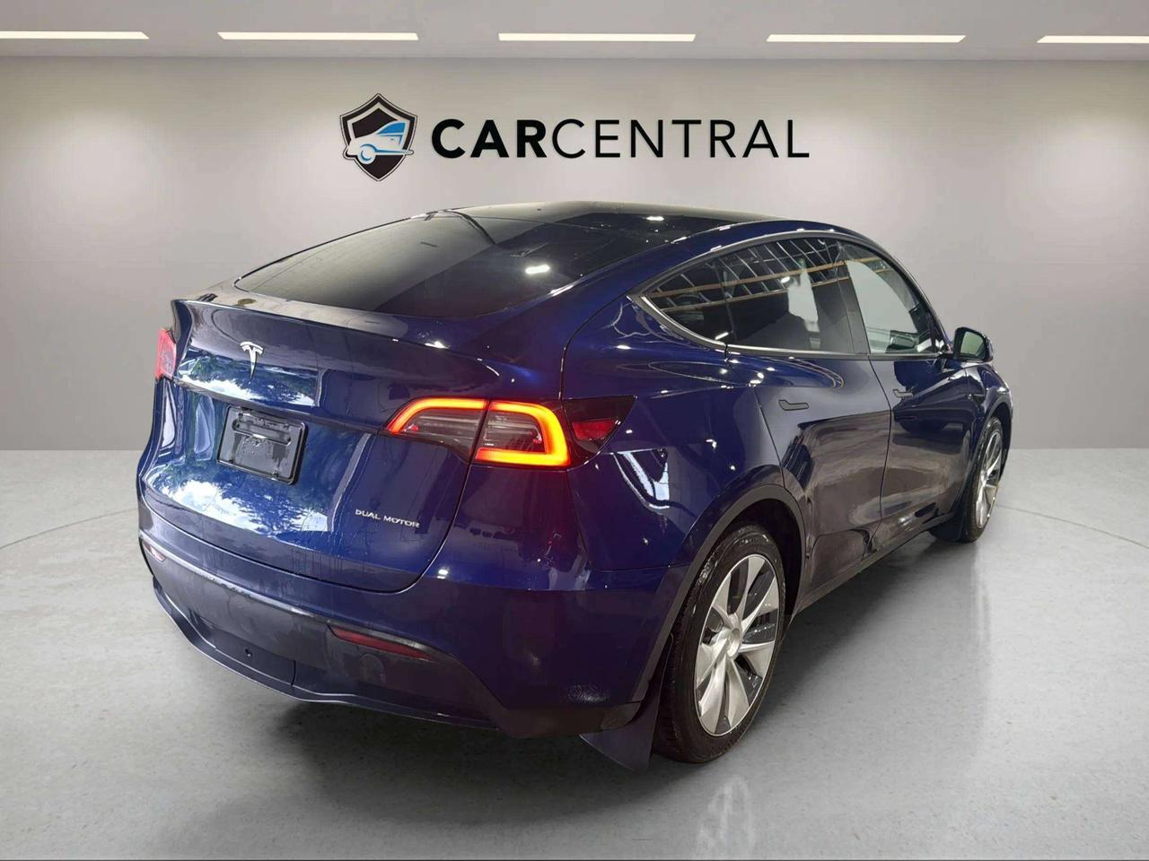 2024 Tesla Model Y LONG RANGE | CLEAN CARFAX| 1OWNER|GLASS ROOF| AWD Photo