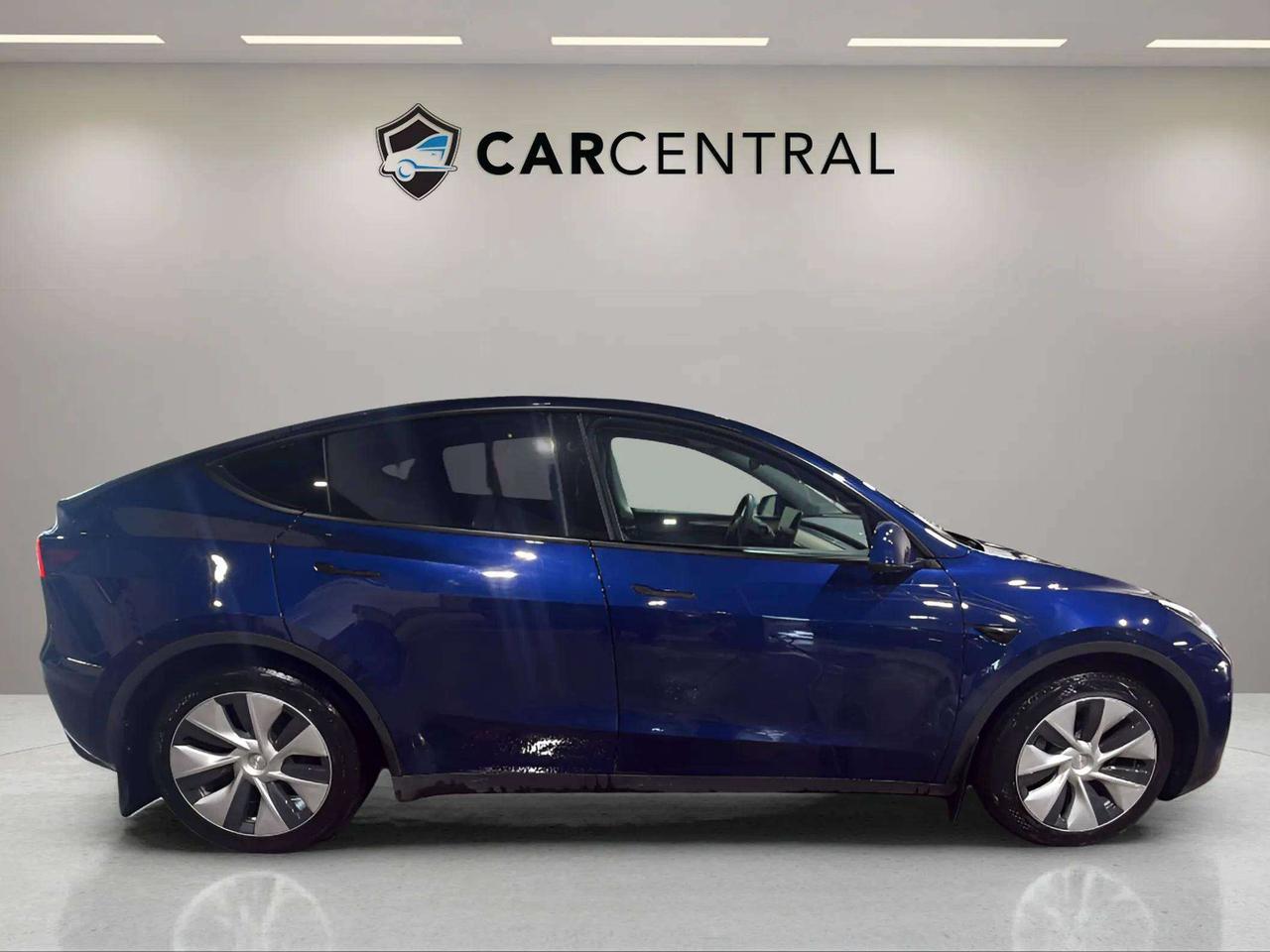 2024 Tesla Model Y LONG RANGE | CLEAN CARFAX| 1OWNER|GLASS ROOF| AWD Photo