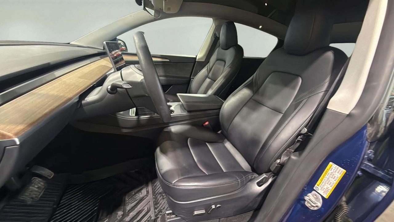 2024 Tesla Model Y LONG RANGE | CLEAN CARFAX| 1OWNER|GLASS ROOF| AWD Photo