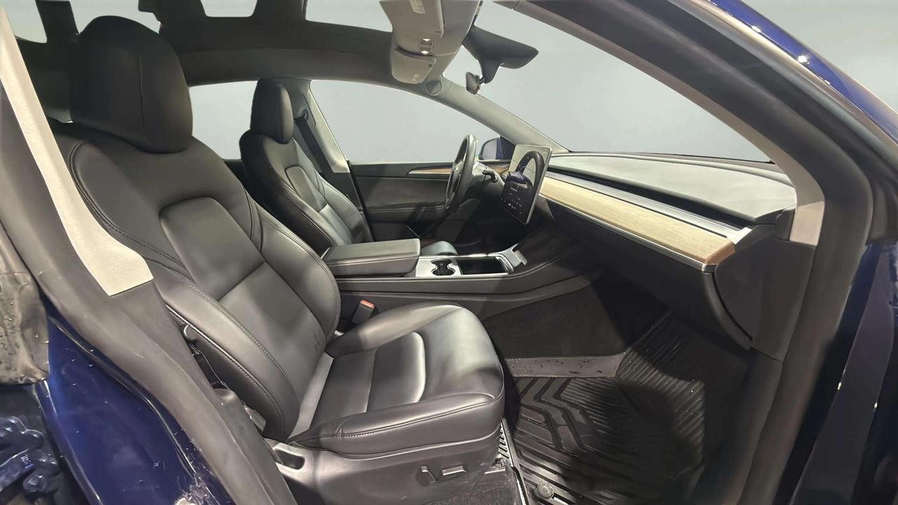 2024 Tesla Model Y LONG RANGE | CLEAN CARFAX| 1OWNER|GLASS ROOF| AWD Photo