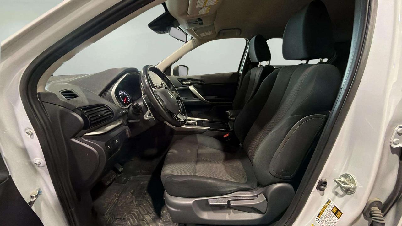 2022 Mitsubishi Eclipse Cross SE | PUSH START | AWD | HEATED SEATS | CARPLAY Photo