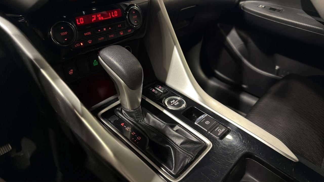 2022 Mitsubishi Eclipse Cross SE | PUSH START | AWD | HEATED SEATS | CARPLAY Photo