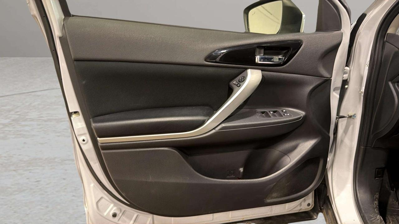 2022 Mitsubishi Eclipse Cross SE | PUSH START | AWD | HEATED SEATS | CARPLAY Photo