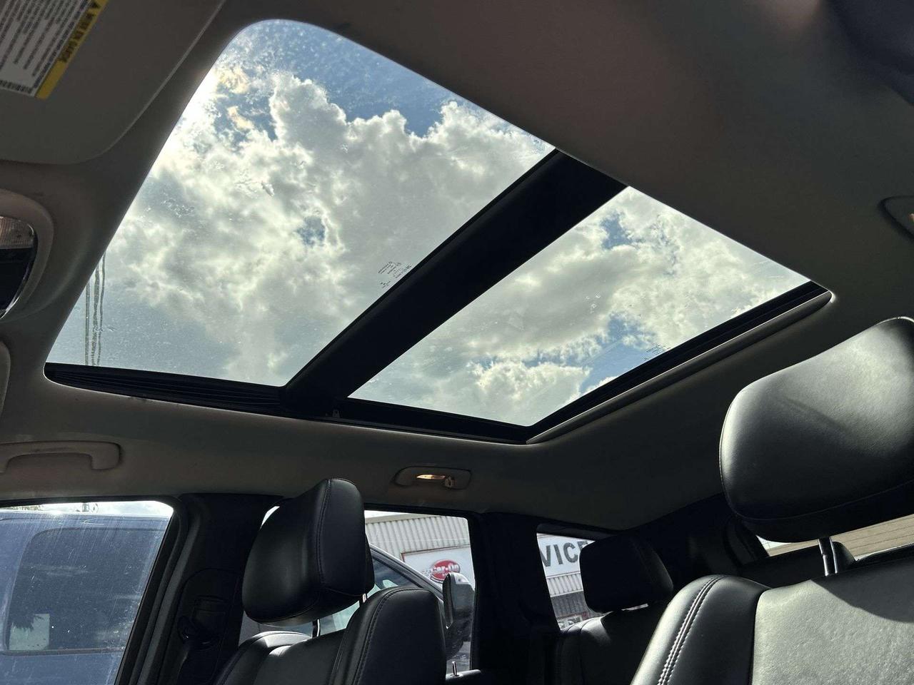 2011 Jeep Grand Cherokee LIMITED 4X4 | 5.7L HEMI | LEATHER | PANO ROOF Photo
