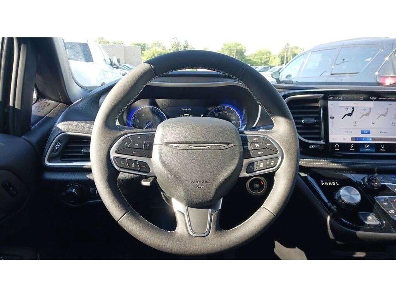 2027 Chrysler Pacifica Select AWD Photo