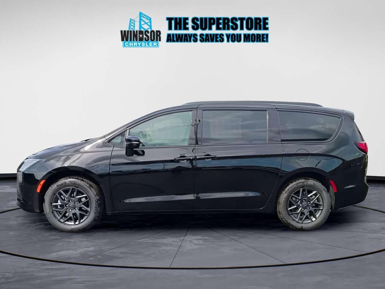 2027 Chrysler Pacifica Select AWD Photo