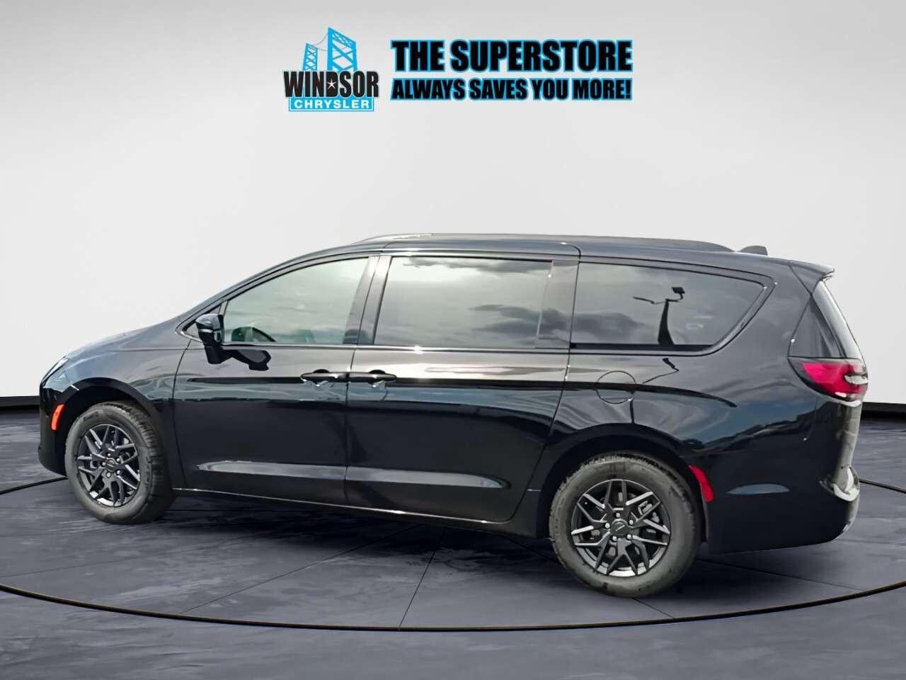 2027 Chrysler Pacifica Select AWD Photo
