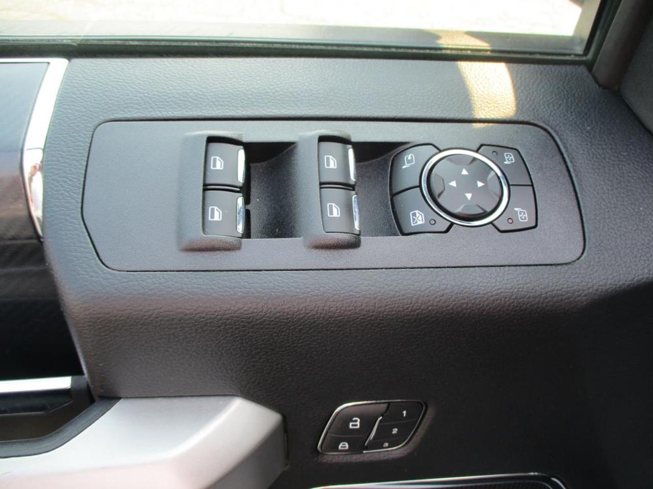 2019 Ford F-150 Lariat Crew Cab 4x4 Photo