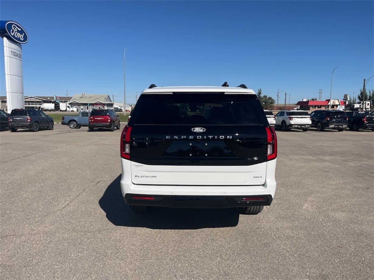 2027 Ford Expedition Platinum Max Photo5