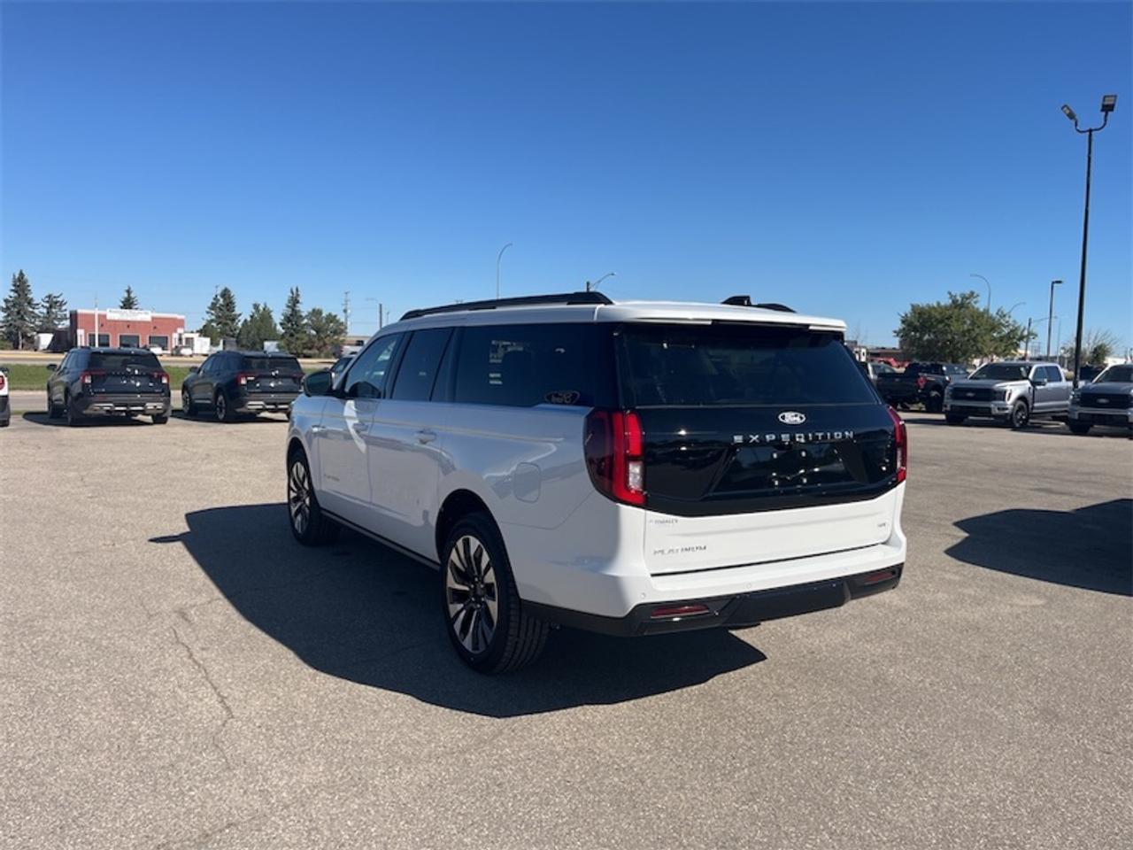 2027 Ford Expedition Platinum Max Photo5