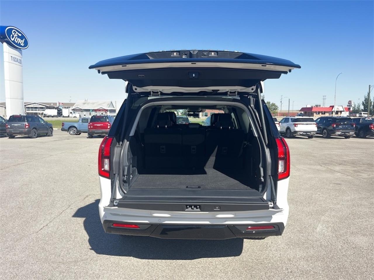 2027 Ford Expedition Platinum Max Photo5