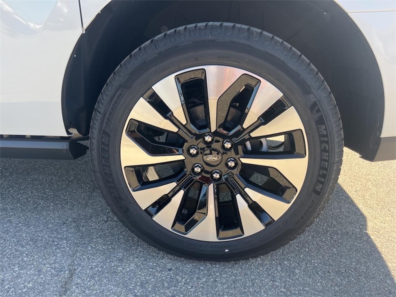 2027 Ford Expedition Platinum Max Photo5