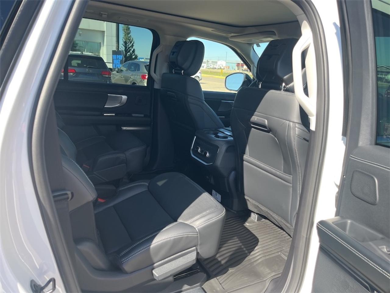 2027 Ford Expedition Platinum Max Photo5